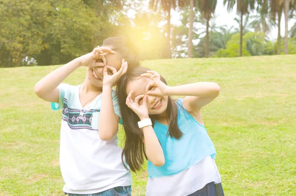 Щасливі азіатських дітей — стокове фото