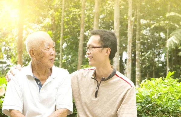 Asiatiska senior mannen — Stockfoto