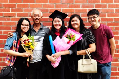 Asya Mezuniyetin kutlu olsun