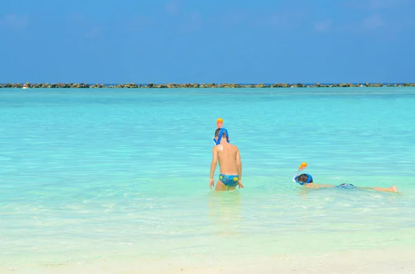 Snorkeling na ilha das Maldivas — Fotografia de Stock