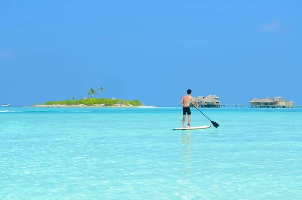 Prkno na Maledivy island — Stock fotografie
