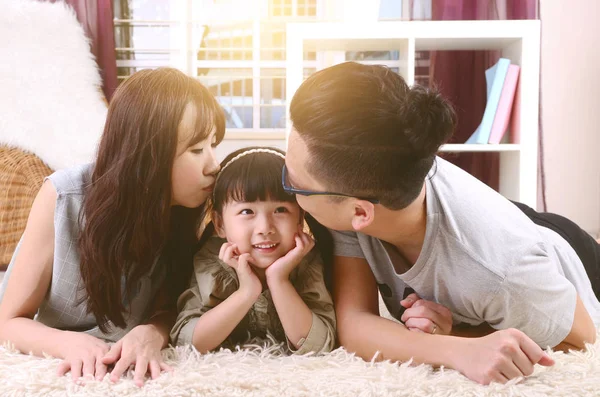 Asian happy  family — Stock Photo, Image