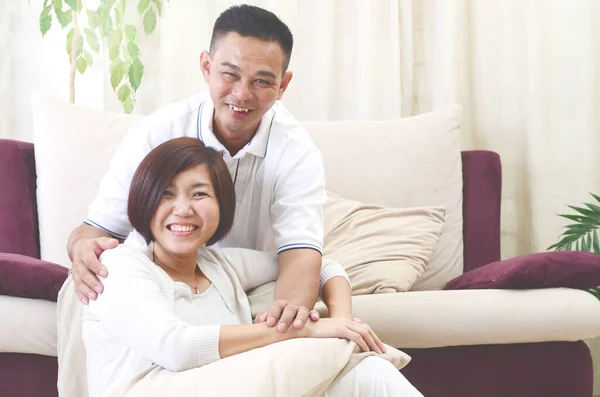 Feliz Asiático Mediana Edad Pareja Amor Tener Bueno Tiempo Casa — Foto de Stock