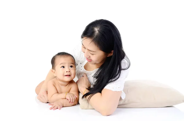 Asiática Madre Jugando Con Bebé Niño — Foto de Stock