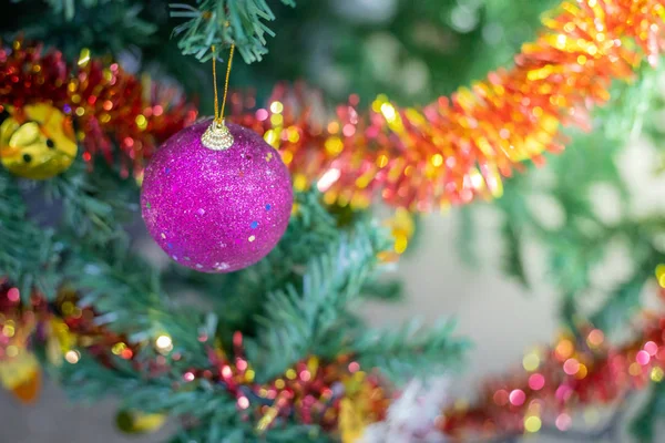 クリスマスツリーが飾られたクローズアップ. — ストック写真