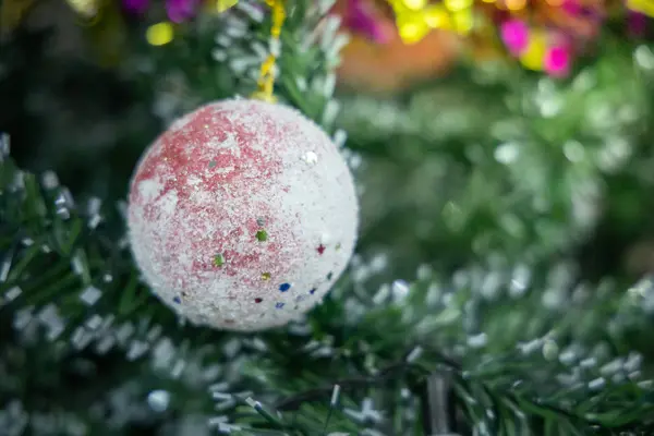 クリスマスツリーが飾られたクローズアップ. — ストック写真