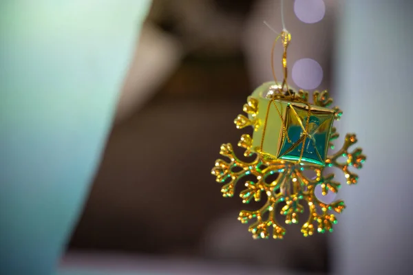 Primo piano di un albero di Natale decorato . — Foto Stock