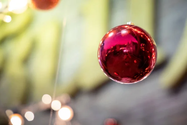 Nahaufnahme eines geschmückten Weihnachtsbaums. — Stockfoto