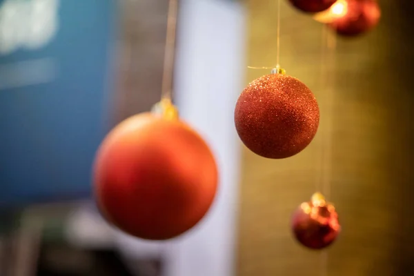 Nahaufnahme eines geschmückten Weihnachtsbaums. — Stockfoto