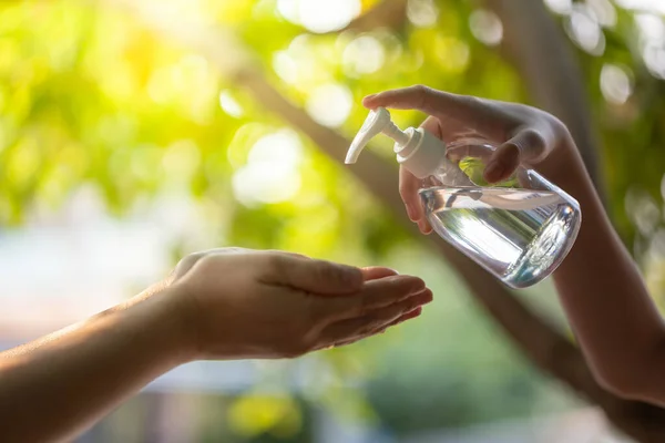 Handen Wassen Met Alcohol Ontsmettingsmiddelen Preventie Van Griepziekten Preventie Bestrijding — Stockfoto