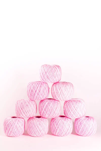 Růžovou nití pro pletení — Stock fotografie