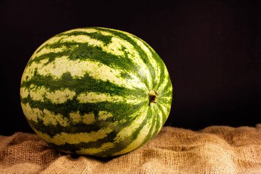 karpuz çuval bezi siyah arka plan üzerinde