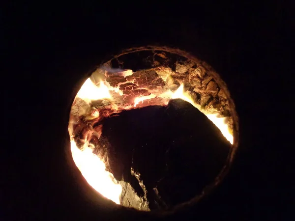 Bruciature di carbone in un forno — Foto Stock