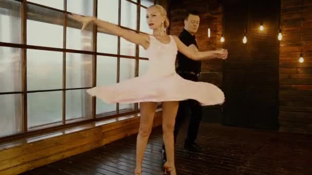 Dirty dancing, newlyweds in love dancing on Valentines Day, against — Stock Video