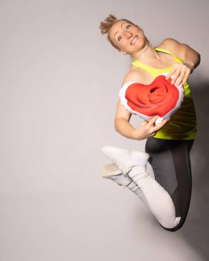 Sevgililer Günü 'nde ipotekçinin üstünden atlarken tüm âşıklar bize gülümsüyor.