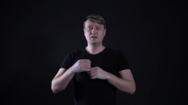 Neden, siyah arka plandaki adam mı?