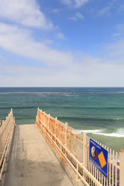 Solana Cliffs, San Diego, Ca'nın tehlikeli baştan çıkarma — Stok fotoğraf