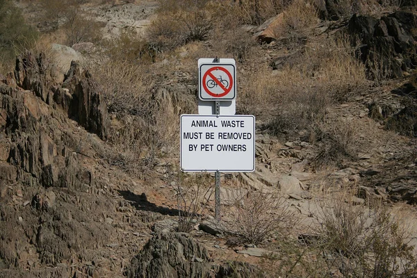 Ορεινό πάρκο προειδοποίηση για τους ιδιοκτήτες του κατοικίδιου ζώου — Φωτογραφία Αρχείου
