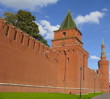 Kremlin duvarı kuleleri