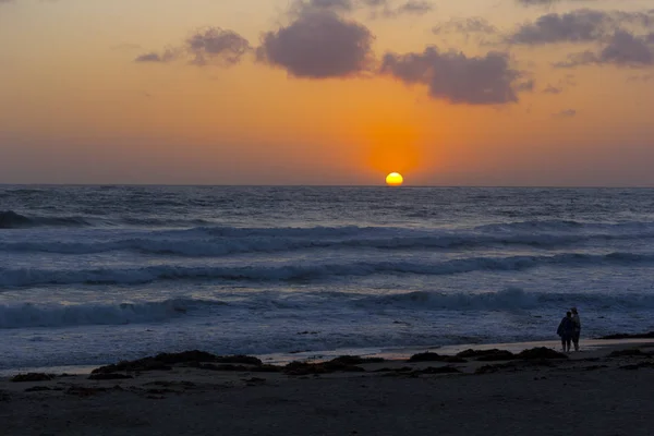 Sole che rotola nell'oceano — Foto Stock