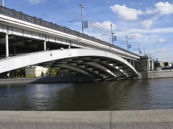 Мост над Москвой — стоковое фото