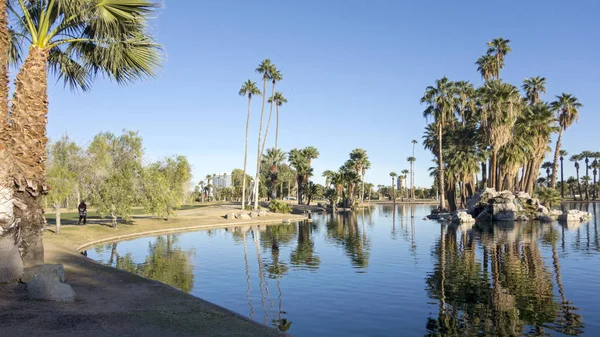 Gondolatok a tó Encanto, Phoenix, Az — Stock Fotó