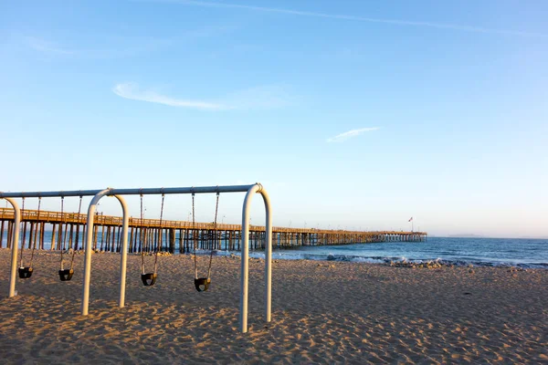 Este a gyerekek játszótér, Ventura beach, Ca — Stock Fotó
