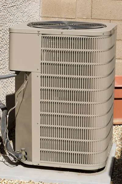 Unità compressore climatizzatore residenziale — Foto Stock