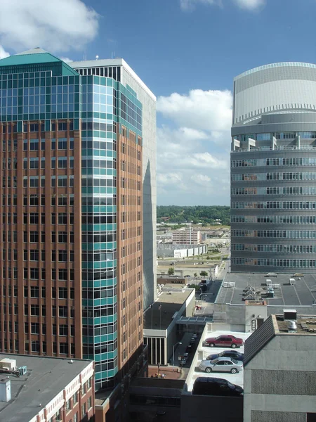 Ofis binalarının ve gökdelenlerin