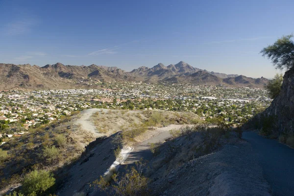 Phoenix, Doğu Yakası, Az