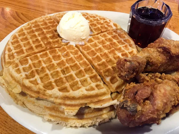 Chicken Drums with Waffles, Butter and Syrup — Stock Photo, Image