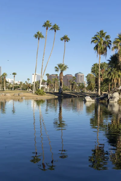 Phoenix downtown as seen from Encanto Park Lake, AZ — Stock Photo, Image