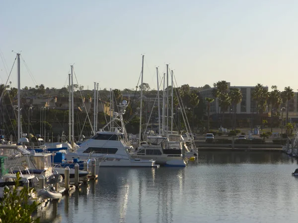 Ciudad de Redondo Beach Marina en Dawn, CA — Foto de Stock