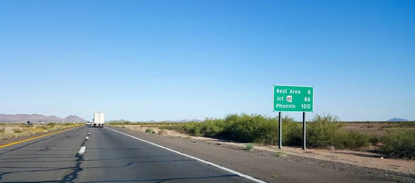 100 miles till Phoenix, Az — Stockfoto