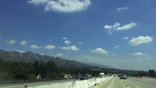 Traffico autostradale principale a Sunland-Tujunga, CA — Foto Stock