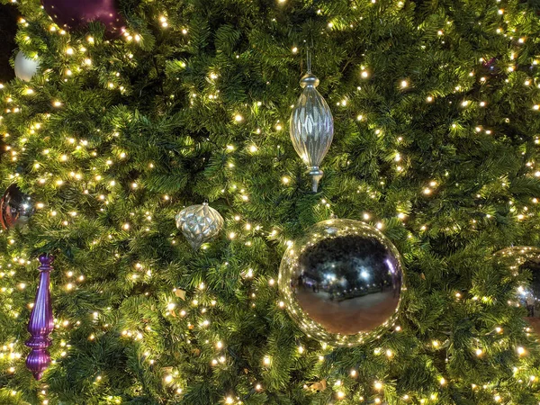 Baubles and Lights on Green Spruce — Stock Photo, Image