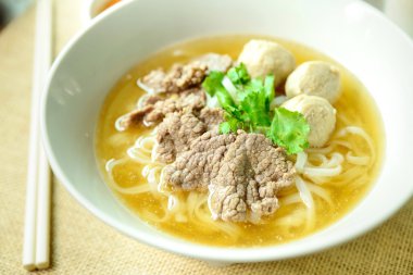 Sığır şehriye çorbası, Asya tarzı Tayland