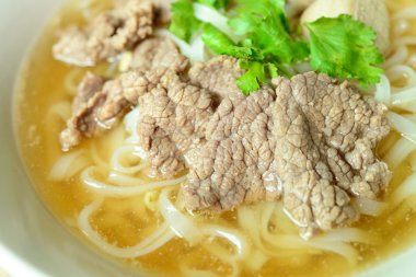 Sığır şehriye çorbası, Asya tarzı Tayland