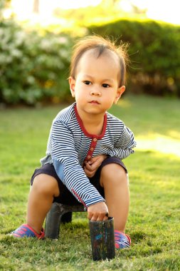 Bir çocuk boyama renk genel Park'ta günbatımı