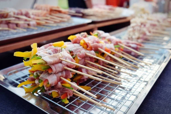 Bar-b-q, grill, grill, street food in thailand — Stockfoto