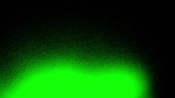 L'écran vert est pulvérisé sur un fond noir — Video