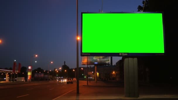 Eine Plakatwand mit grünem Bildschirm — Stockvideo