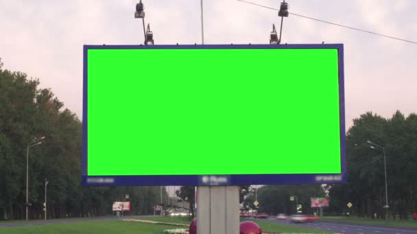 Egy óriásplakát, egy zöld képernyő — Stock videók