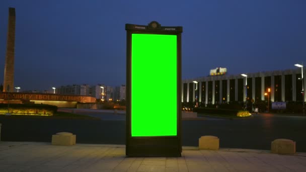 Μια πινακίδα με μια πράσινη οθόνη — Αρχείο Βίντεο