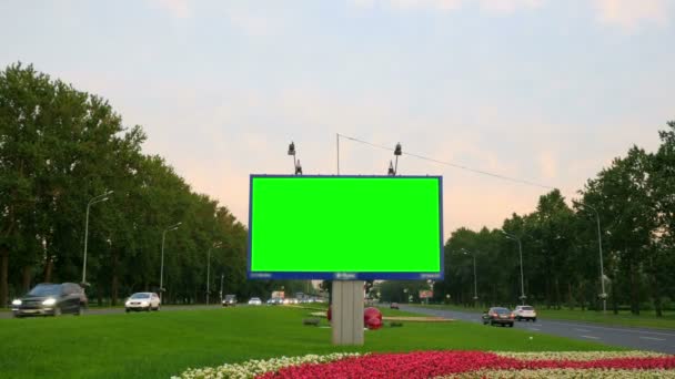 Eine Plakatwand mit grünem Bildschirm — Stockvideo