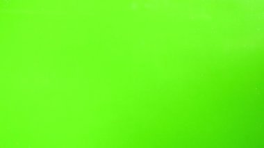 Yeşil bir ekran üzerinde kum