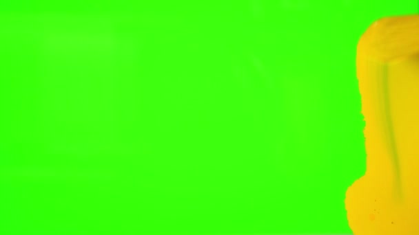 Grön skärm är målade Over.yellow färg — Stockvideo
