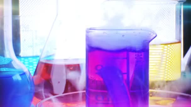 Laboratoriumapparatuur. Laboratorium Experiment — Stockvideo