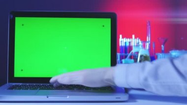 Dizüstü bilgisayar Laboratuvarı yeşil bir ekran ile