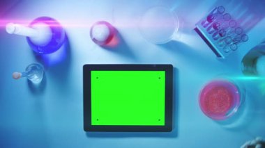 Tablet PC Laboratory.top görünümünde yeşil bir ekran ile.